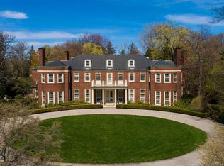 226 Provencal Rd, Grosse Pointe Farms, MI 48236