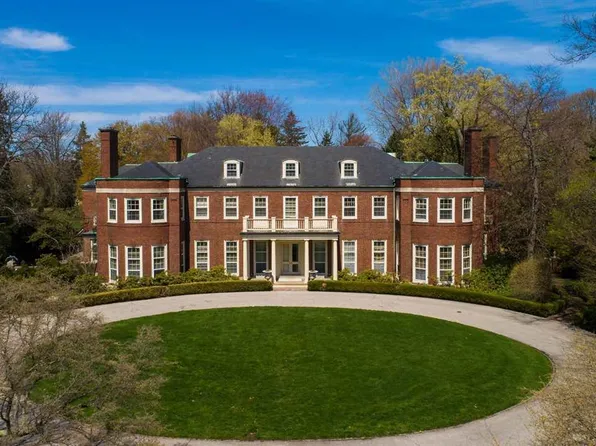 226 Provencal Rd, Grosse Pointe Farms, MI 48236