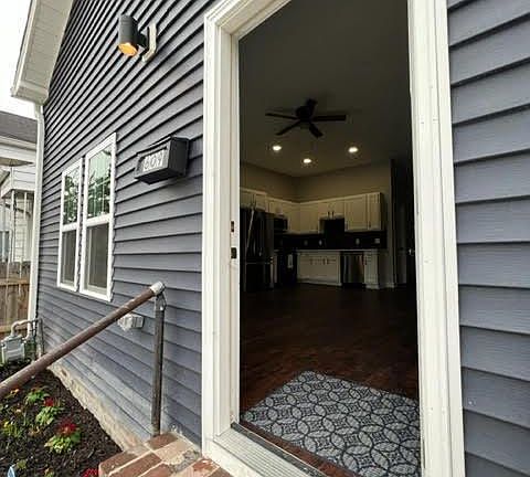2nd image of 609 E Caldwell St