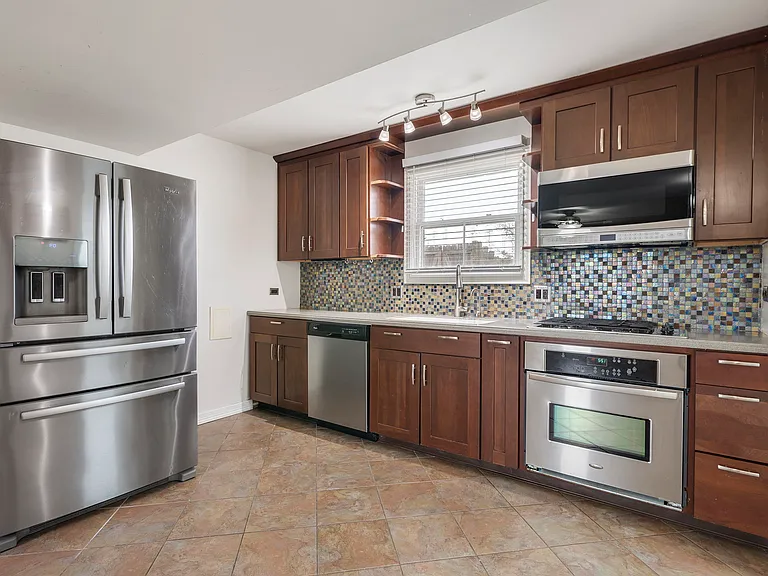 200 Highlands St — Photo 15