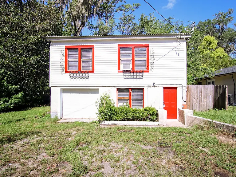 9924 Sunset Dr — Photo 2