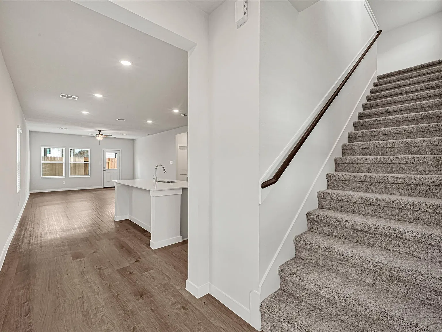 4 bed, 2.5 bath, 2179 sqft, $2,300 — Photo 3