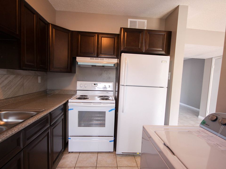 1st image of 652 Spottswood Manor Dr