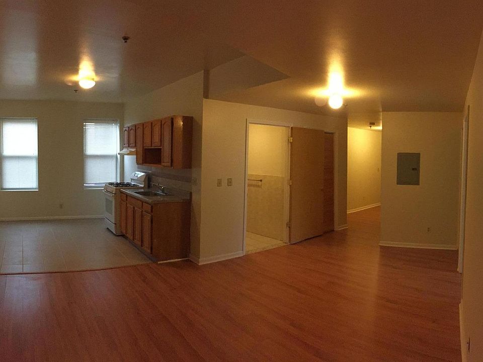 1st image of 146 N Grove St #3