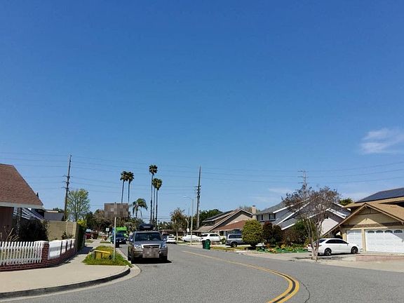 4th image of 9811 Calendula Ave