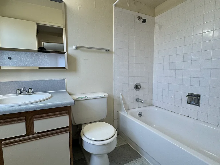 4130 11th Ave NE #604 — Photo 4