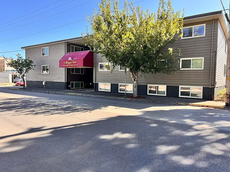 503 W Commercial Ave — Photo 1