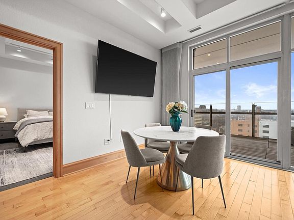 5th image of 1313 N Franklin PLACE #902