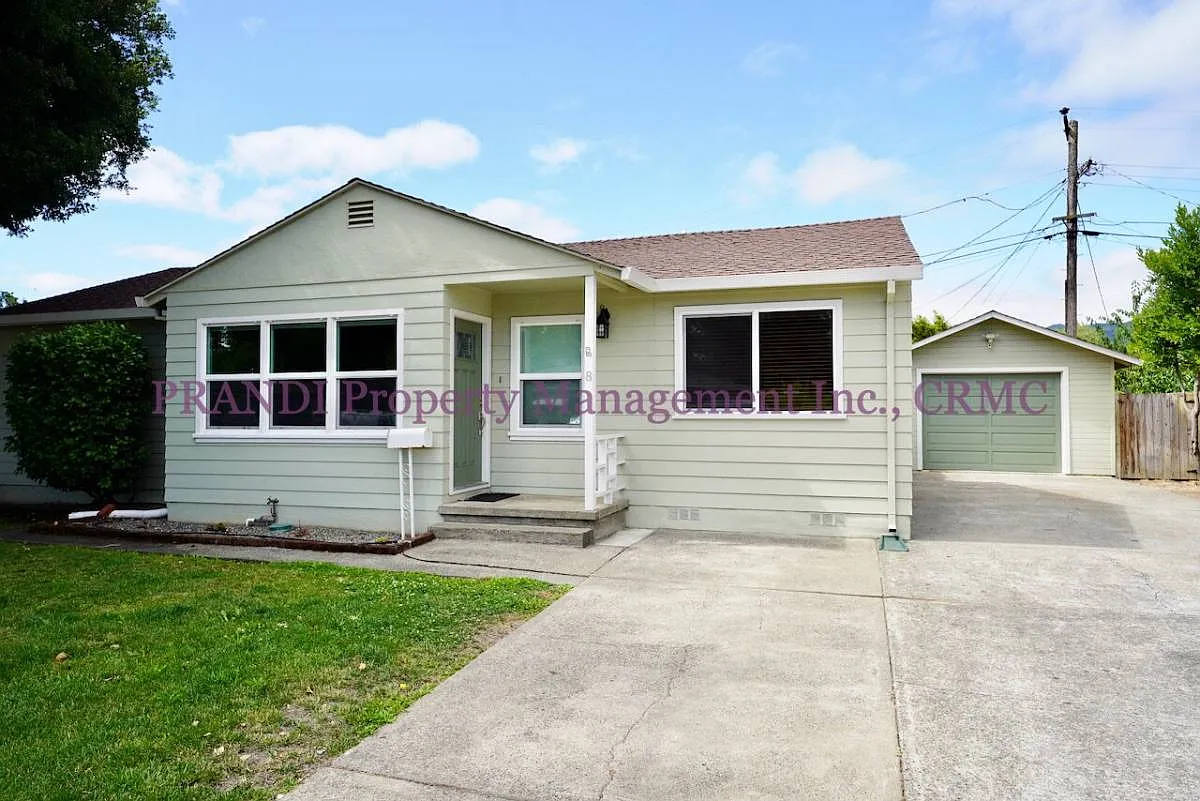 8 Boulevard Ct photo 1
