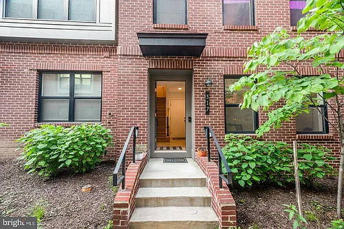 317 Riggs Park Pl NE Photo 1