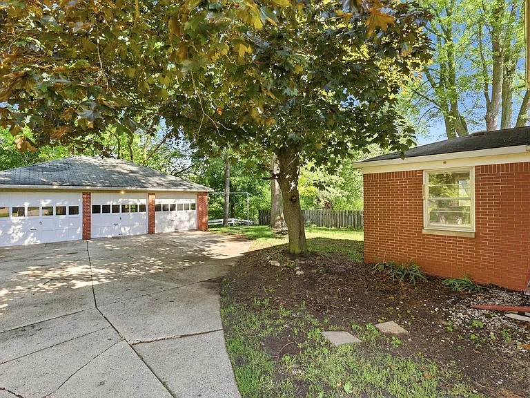 1905 Millbank St SE — Photo 24