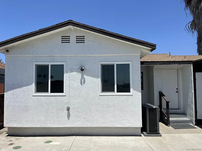5375 Churchward St — Photo 11