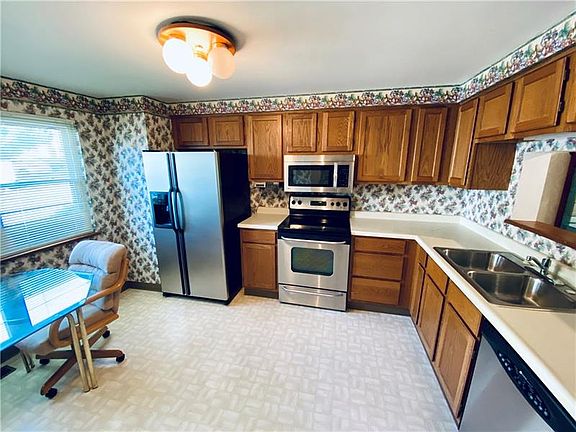 5th image of 129 Old Village Ln