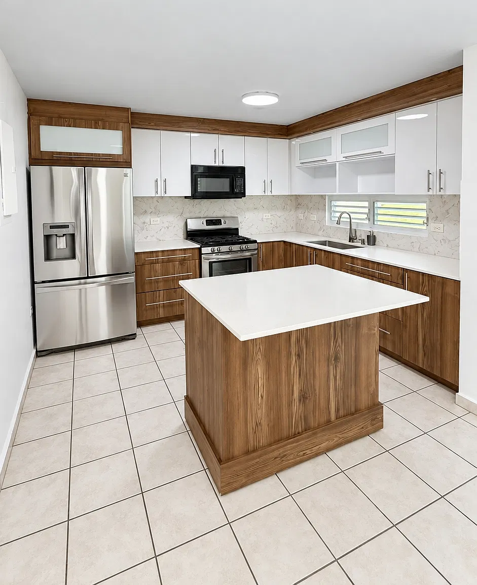 4 bed, 2.5 bath, 1972 sqft, $2,300 — Photo 2