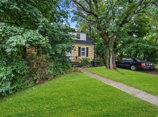 42 Oriole Rd, Levittown, NY 11756