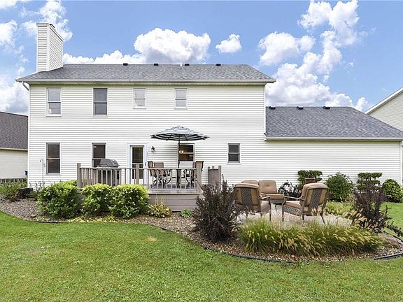 3rd image of 692 Meadow Ln