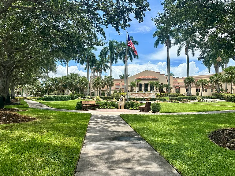 12418 Crystal Pointe Dr #102 — Photo 40