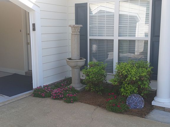 ITALIAN FOUNTAIN IN FRONT