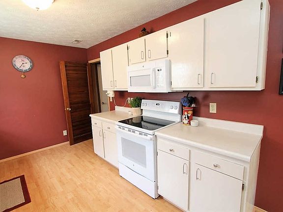 4th image of 702 Braxton Dr N