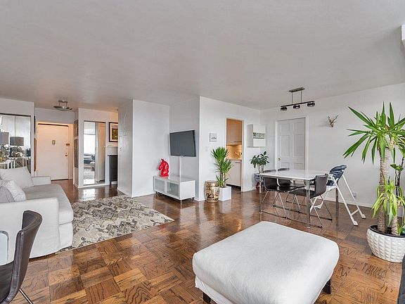 4th image of 7025 Yellowstone Blvd APT 24Y