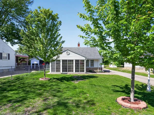 3207 Waukegan St, Auburn Hills, MI 48326