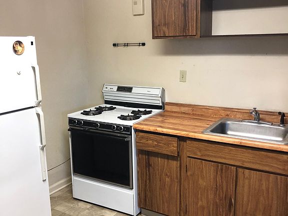 2nd image of 541 Page St APT 1