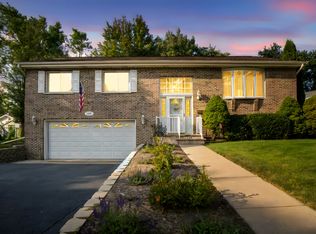 6932 Martin Dr, Woodridge, IL 60517