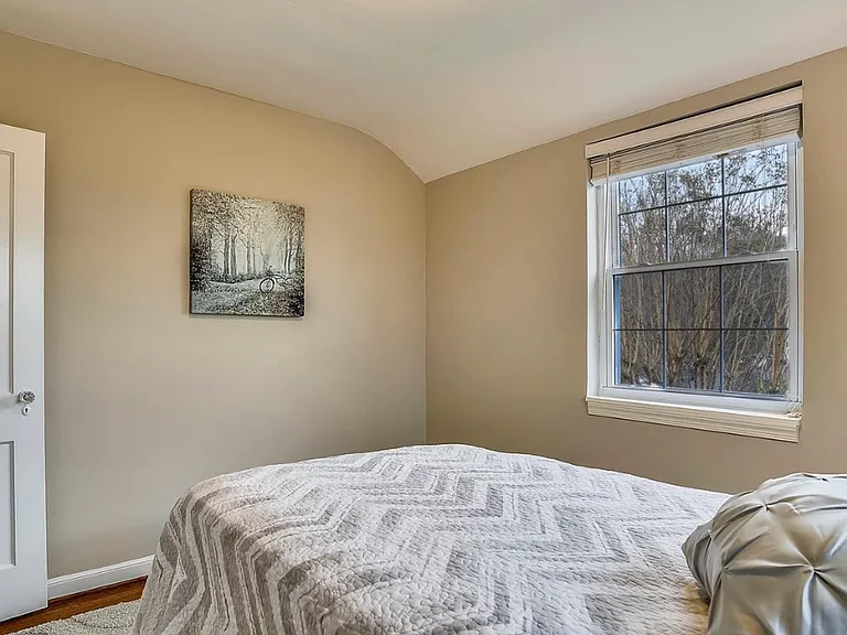 28 W Caton Ave — Photo 6