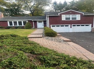 10 Gwynne Ct, Closter, NJ 07624