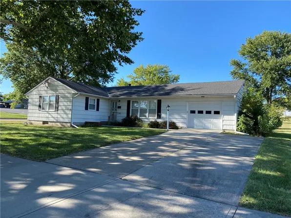 901 Olive St, Pleasant Hill, MO 64080