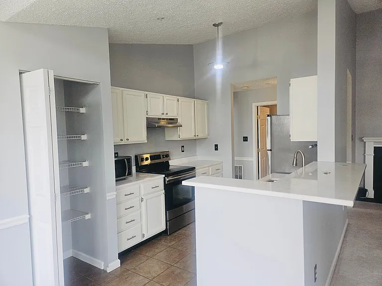5650 Wade Ct #L — Photo 5
