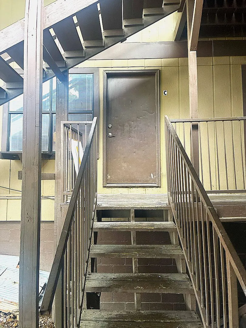 200 E Downing — Photo 2