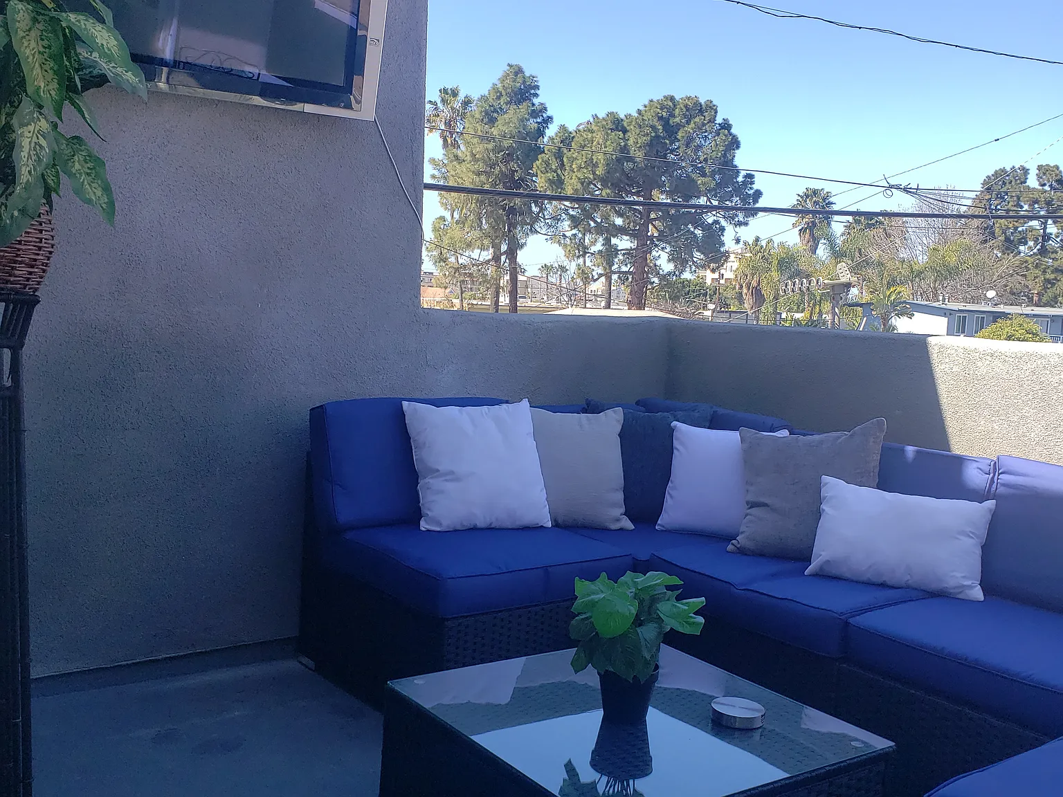237 S Clementine St — Photo 3