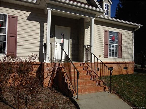 2nd image of 104 Sea Trail Dr