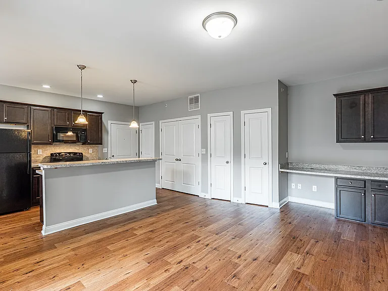 Palomar View Apartments — Photo 22
