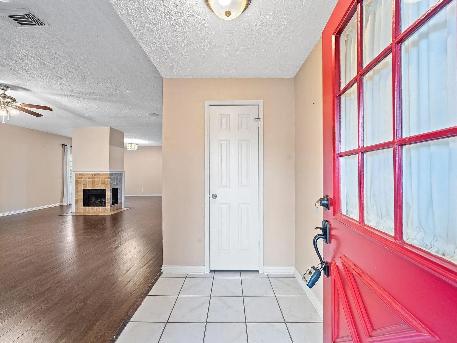 3 bed, 2.0 bath, 1788 sqft, $1,900 — Photo 4