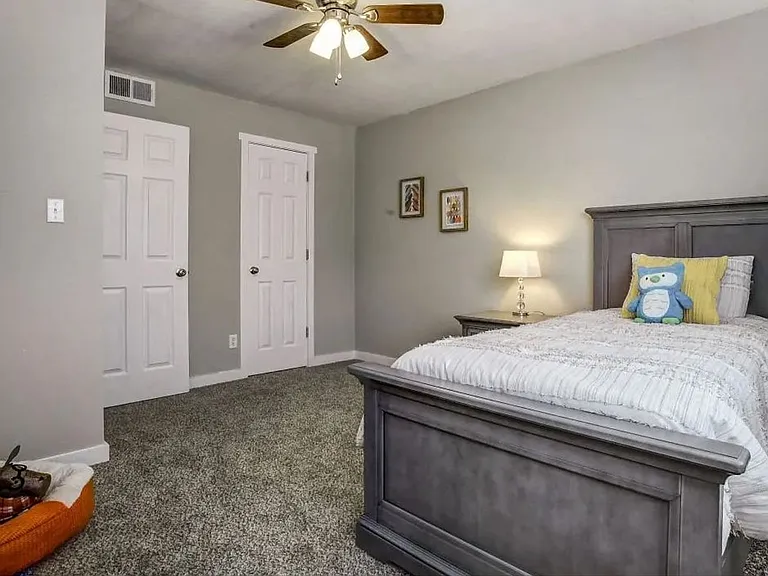 Charleston Apartments — Photo 18