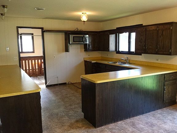 5th image of 111 Parker Ct