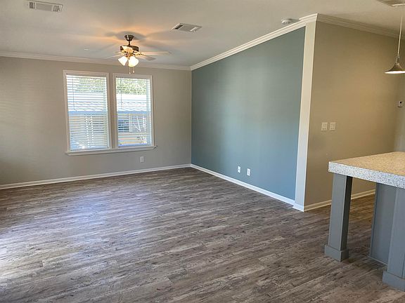 4th image of 39650 Persimmon Ave