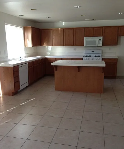 2328 S Fallbrook Dr — Photo 3
