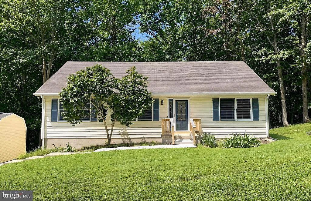 3 bed, 2.0 bath, 1232 sqft, $2,200 — Photo 1