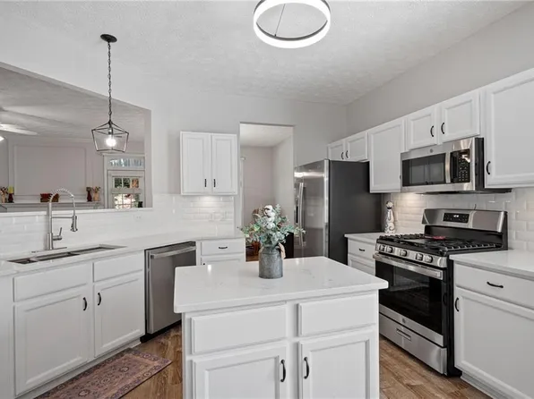 116 Weatherstone Dr, Woodstock, GA 30188