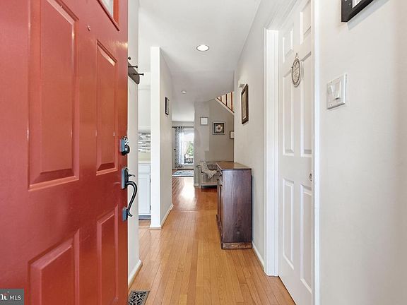 4th image of 104 Mulberry Ct