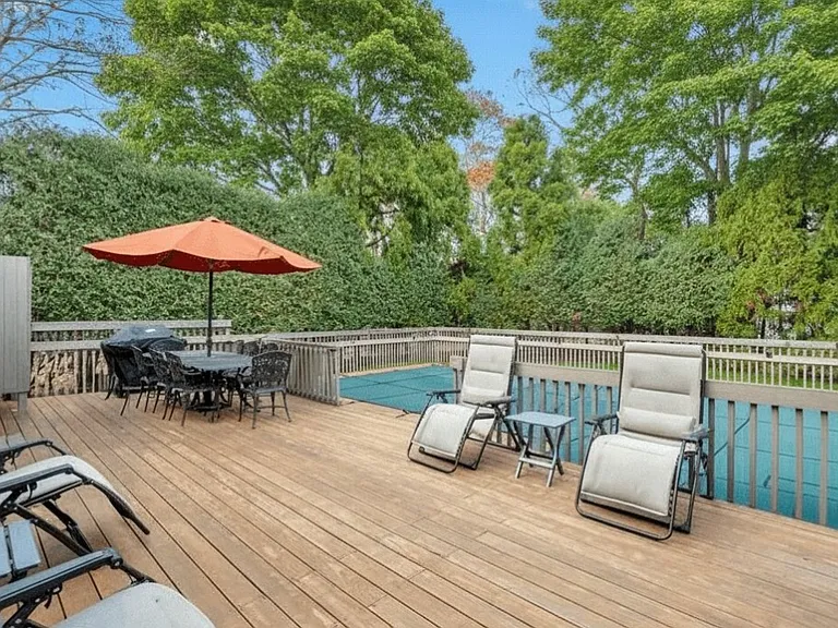 51 Roses Grove Rd — Photo 3