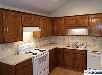 3rd image of 766 N 153rd Ave