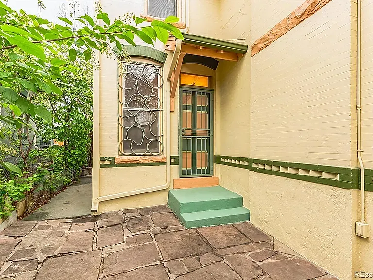 Unit entrance (side)