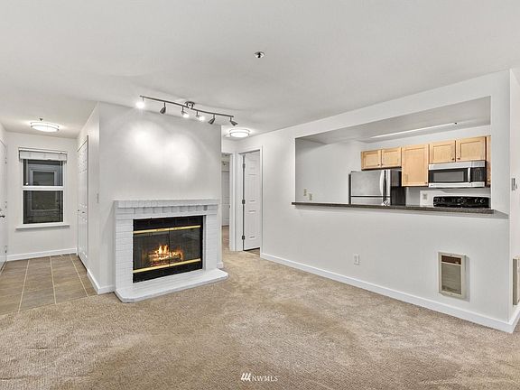 2nd image of 6700 NE 182nd St APT D107