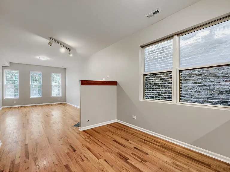 1422 N Maplewood Ave #2 — Photo 8