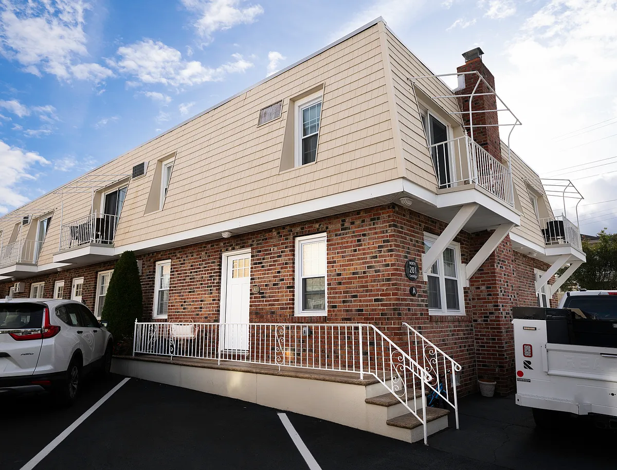 Building Photo - 201 N Coolidge Ave #A1