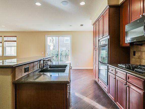 2nd image of 2744 Nicolson Cir